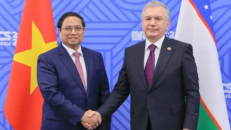 Thủ tướng Phạm Minh Chính gặp Tổng thống Uzbekistan