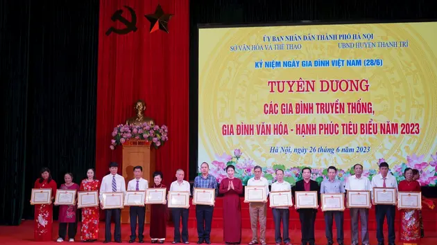 Tuyên dương Gia đình văn hóa Thủ đô tiêu biểu