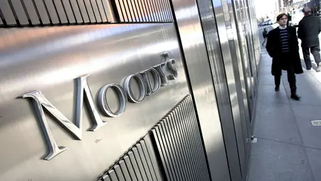 Moody’s hạ triển vọng tín nhiệm của Pháp