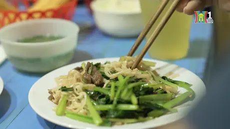 Phở xào phố Hàng Buồm