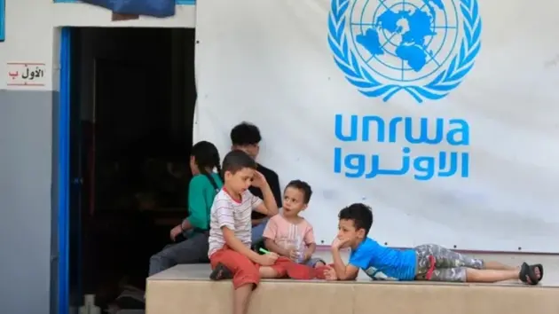 UNRWA làm gì, tại sao Israel cấm vào Bờ Tây và Gaza?