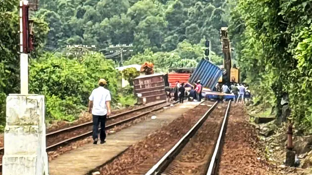 Thông tàu Bắc-Nam sau sự cố trật bánh ở Đà Nẵng 