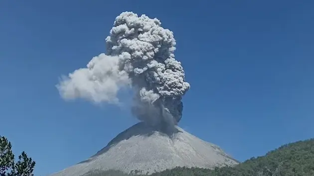 Indonesia: Núi lửa phun trào khiến ít nhất 10 người thiệt mạng