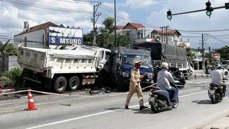 Tạm giữ tài xế xe ben gây tai nạn liên hoàn 