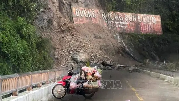 Đường Trường Sơn Đông tại Kon Tum tiếp tục sạt lở