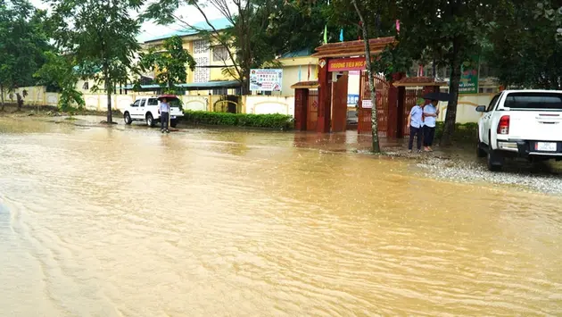 Gần 5.000 học sinh Hà Tĩnh phải nghỉ học vì mưa lũ