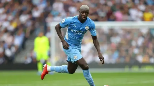 Manchester City thua kiện Mendy