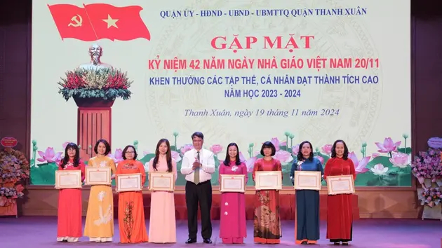 Quận Thanh Xuân tôn vinh điển hình tiên tiến ngành giáo dục