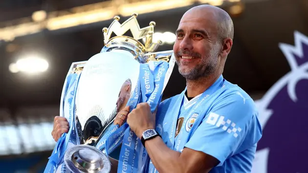 HLV Pep Guardiola gia hạn hợp đồng với Man City