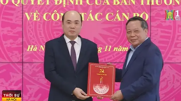 Lãnh đạo TP Hà Nội trao quyết định công tác cán bộ