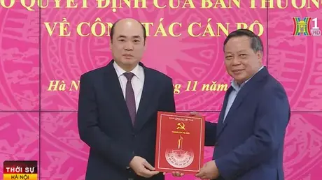 Lãnh đạo TP Hà Nội trao quyết định công tác cán bộ