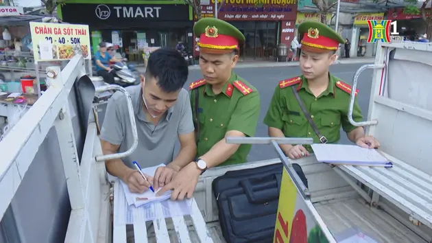 Xử lý vi phạm trật tự đô thị: 'Bắt cóc bỏ đĩa'