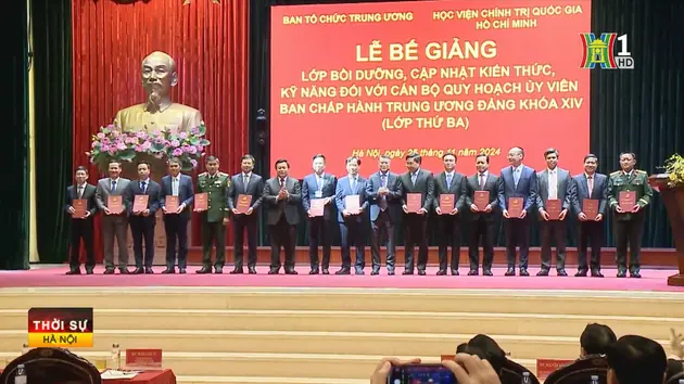 Bế giảng lớp bồi dưỡng cán bộ quy hoạch Uỷ viên TW