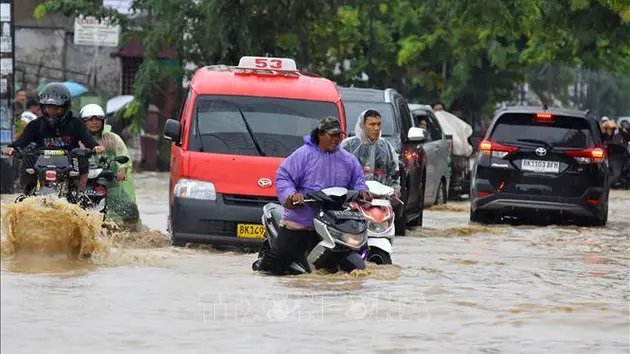 Mưa lớn gây ngập lụt nhiều khu vực ở Jakarta, Indonesia