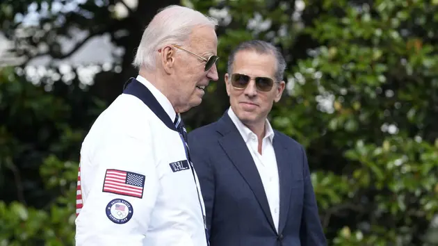 Tổng thống Biden ân xá cho con trai Hunter