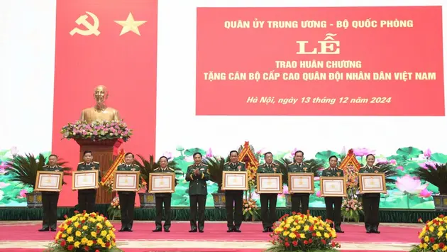 34 cán bộ cấp cao QĐND Việt Nam nhận huân chương