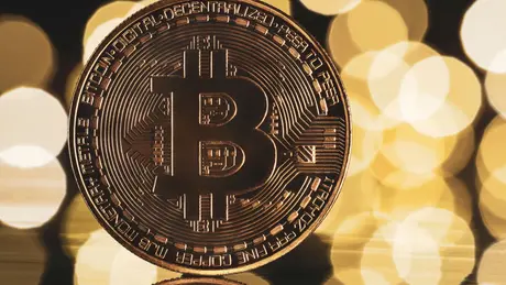 Bitcoin tăng mạnh, lập kỷ lục mới gần 106.500 USD