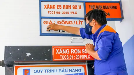 Giá xăng quay đầu tăng, chạm mốc 21.000 đồng/lít