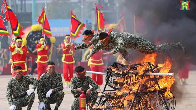 Lực lượng đặc công phô diễn sức mạnh tại Triển lãm quốc phòng