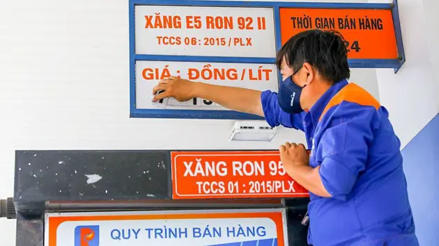 Giá xăng quay đầu tăng, chạm mốc 21.000 đồng/lít