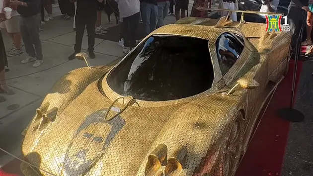 Pagani Zonda với 10 vạn đồng xu xếp hình Lionel Messi