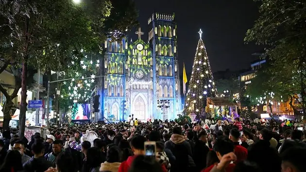 Hà Nội tạm cấm một số tuyến phố để tổ chức Noel