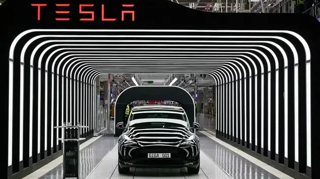 Tesla gọi sửa chữa gần 700.000 xe tại Mỹ