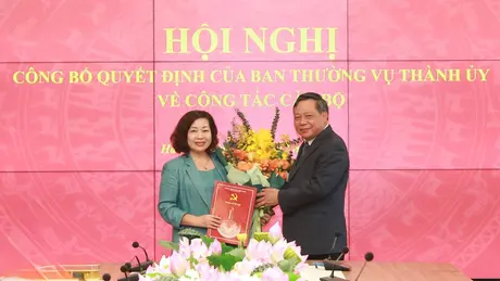 Phó Chủ tịch Hội LH Phụ nữ Hà Nội được nghỉ hưu