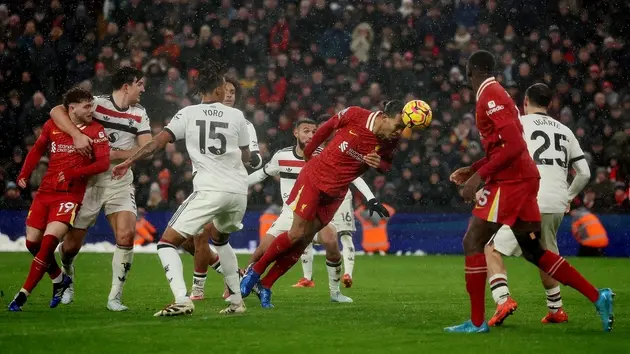 Liverpool bất ngờ chia điểm trên sân nhà trước Manchester United