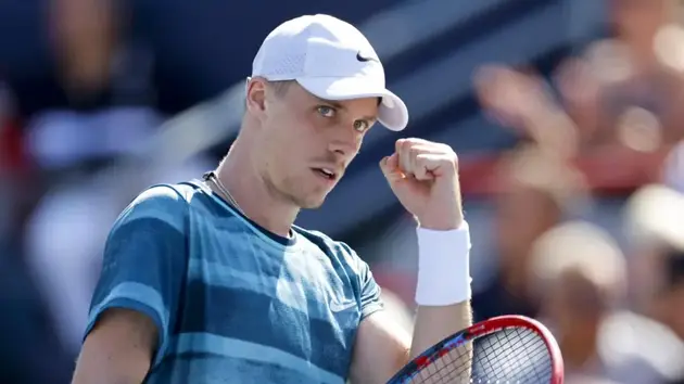 Denis Shapovalov thắng dễ Zhizhen Zhang