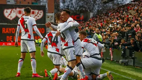 Rayo Vallecano vươn lên thứ 9 bảng xếp hạng La Liga