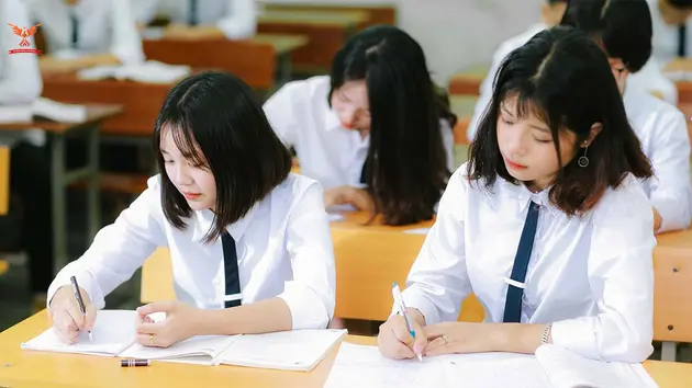 Thi vào lớp 10 gồm Văn, Toán và môn tự chọn