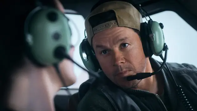 Mark Wahlberg trở lại màn ảnh với 'Cuộc đào tẩu trên không'