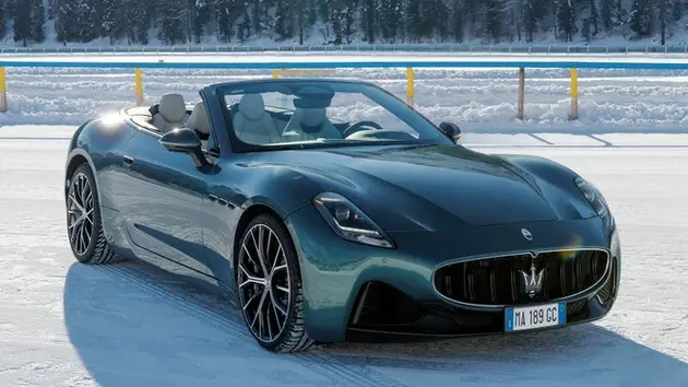 Maserati GranCabrio ra mắt bản tiêu chuẩn mạnh 490 mã lực