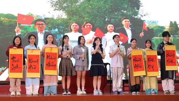 Học sinh làm 'sứ giả du lịch' yêu Hà Nội