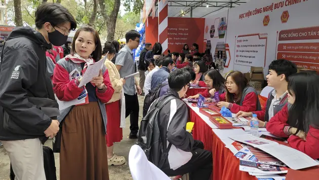 Gần 20.000 học sinh tham dự ngày hội tư vấn hướng nghiệp