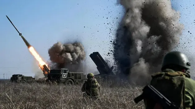 Nga giải phóng Sudzha, quân Ukraine vứt vũ khí, tháo chạy