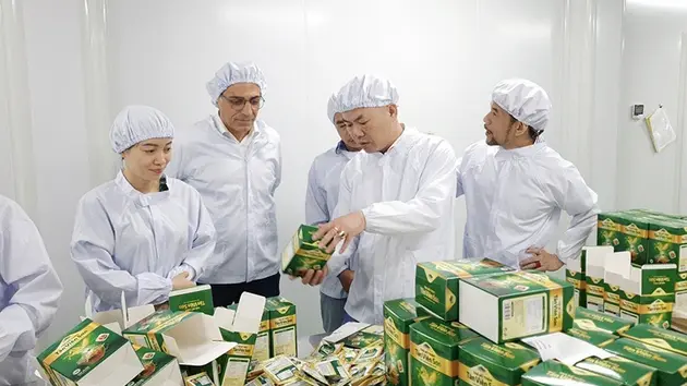Người gìn giữ nghề thuốc gia truyền dân tộc Dao | Con đường doanh nhân | 15/03/2025