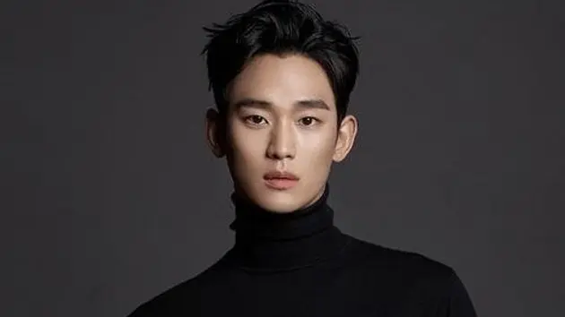 Kim Soo Hyun lộ diện giữa 'tâm bão' đời tư 