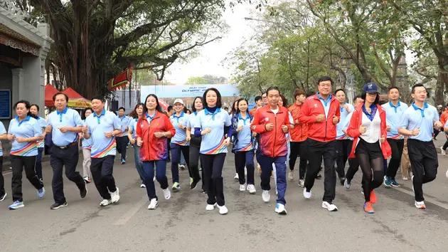 Hơn 4.000 người chạy phát động Ngày chạy Olympic