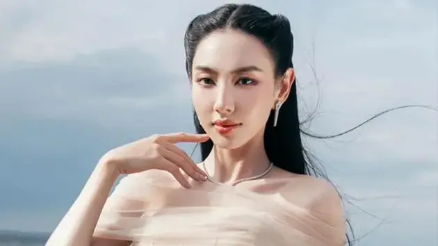 Hoa hậu Thuỳ Tiên bị tạm hoãn xuất cảnh