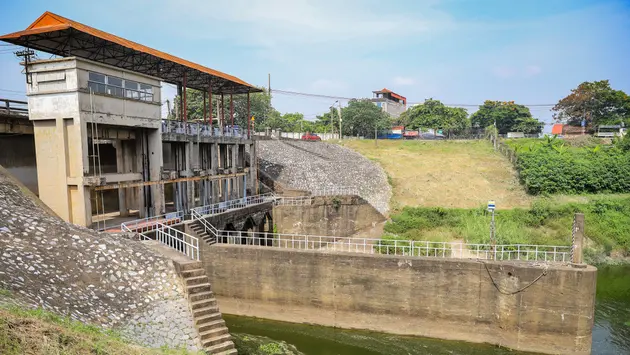 Hà Nội tu bổ đê kè trước mùa mưa bão