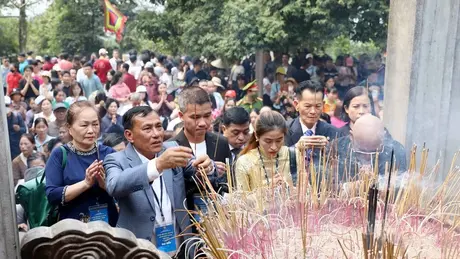 Kiều bào dâng hương Giỗ Tổ Hùng Vương