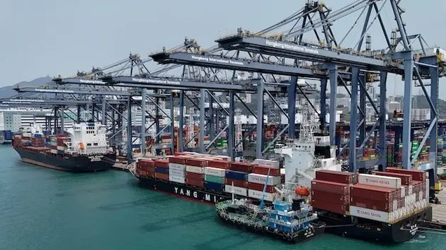 Trung Quốc áp thuế 34% lên hàng hóa Mỹ