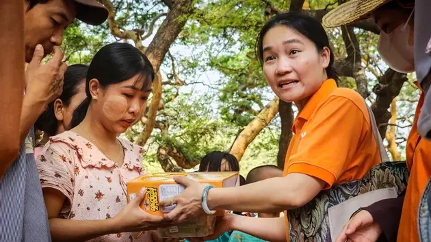 Người Việt Nam tại Mandalay chung tay cứu trợ người dân Myanmar