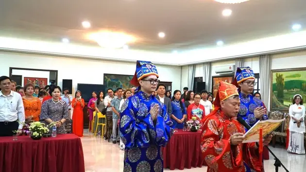 Kiều bào khắp thế giới tri ân công đức Vua Hùng