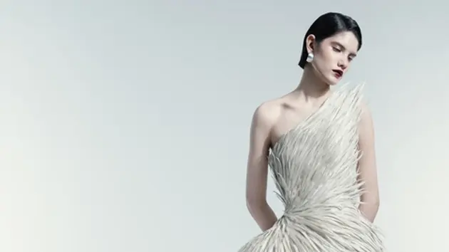 Công Trí đưa lụa Lãnh Mỹ A lên tạp chí Vogue