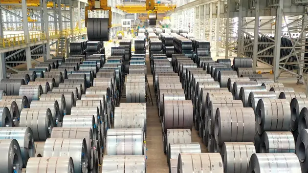 Doanh nghiệp chịu áp lực lớn khi thuế quan leo thang | Vấn đề kinh tế | 15/04/2025