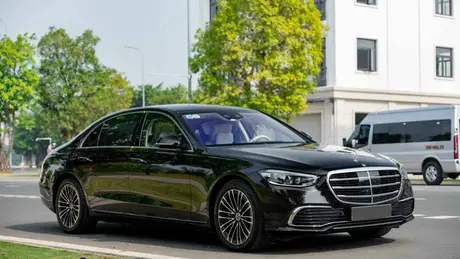 Có gì trong chiếc Mercedes S450L?