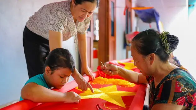 Làng Từ Vân - nơi thổi hồn vào những lá cờ Tổ quốc